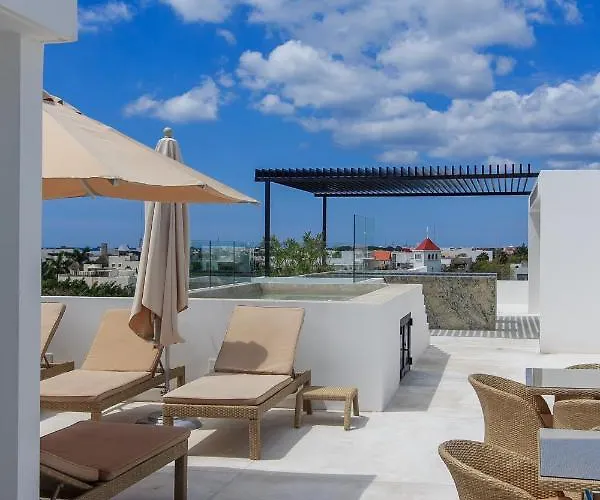 A-nah Apartments, Rooftop Pool, Walking Distance To 5th Avenue