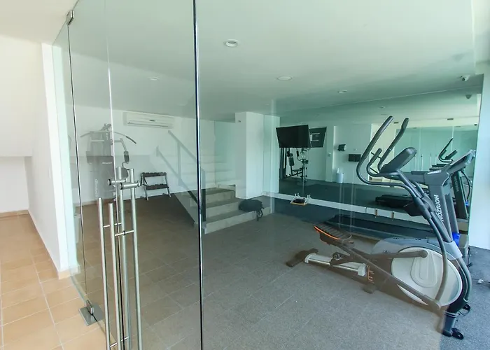 A-nah Apartments, Rooftop Pool, Walking Distance To 5th Avenue Apartment *