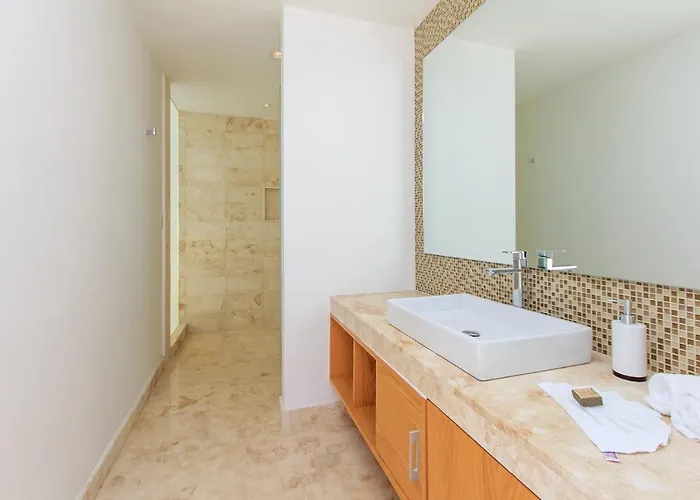 A-nah Apartments, Rooftop Pool, Walking Distance To 5th Avenue Playa del Carmen