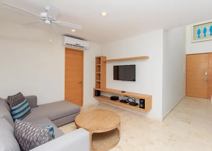 A-nah Apartments, Rooftop Pool, Walking Distance To 5th Avenue