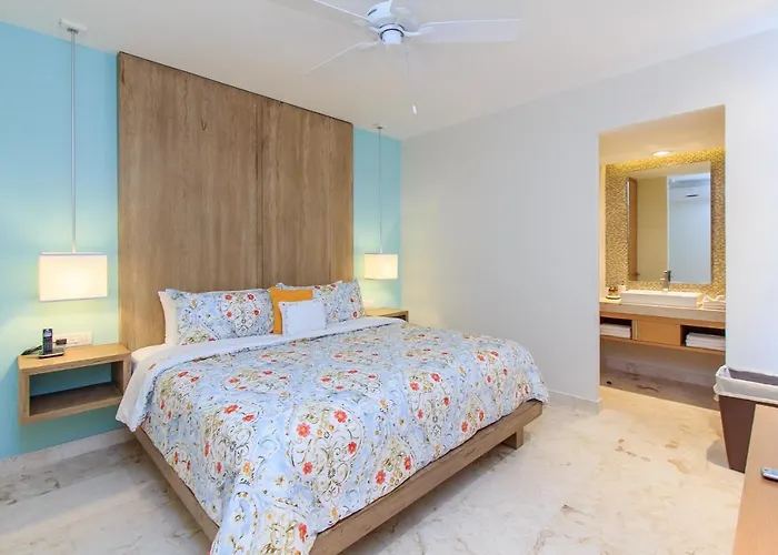 Apartment A-nah Apartments, Rooftop Pool, Walking Distance To 5th Avenue