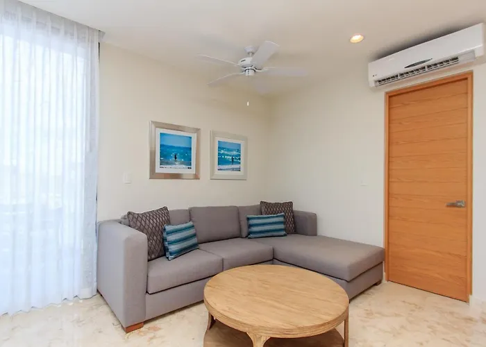 Apartment A-nah Apartments, Rooftop Pool, Walking Distance To 5th Avenue