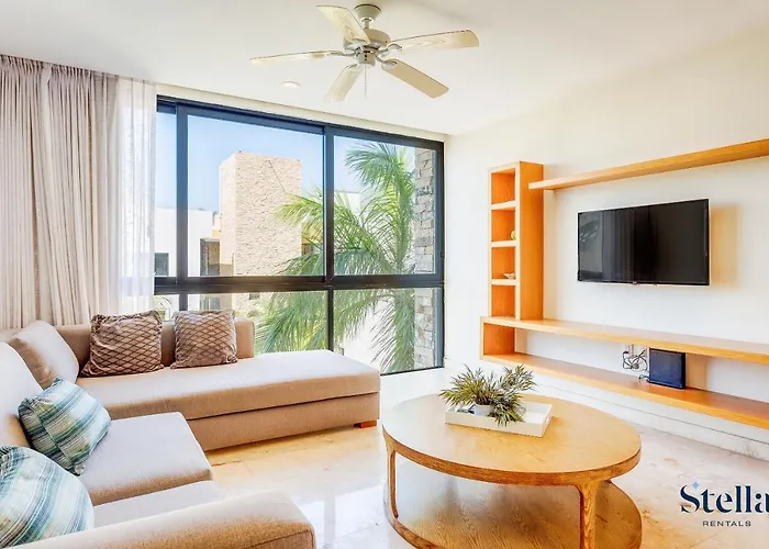 A-nah Apartments, Rooftop Pool, Walking Distance To 5th Avenue Apartment